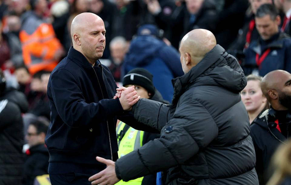 利物浦主帅七轮仅一胜却依然笑对逆境,不满关键红牌判罚引争议